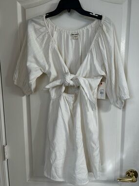 Billabong White Textured Tie-Front Top